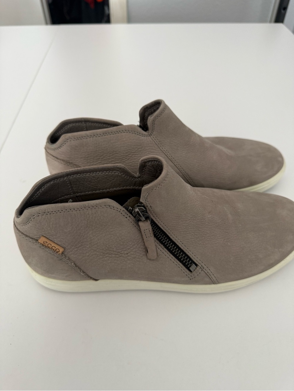 Ecco Women’s Soft 7 Liw side zip booties size 11W 42EU Grey Leather 
/Nubuck - Picture 3 of 14